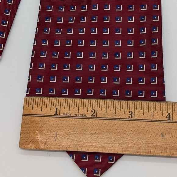 Lauren Ralph Lauren Men's Tie Red Blue Geometric 100% Silk - Picture 7 of 7